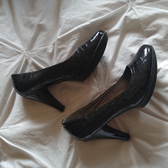 Black heels - Picture 2 of 5